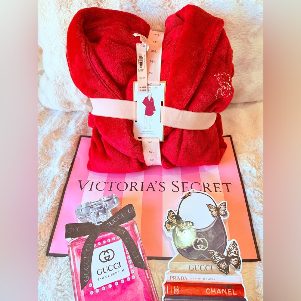 🩷🩷Victoria’s Secret Luxurious Red Women's Robe🩷🩷